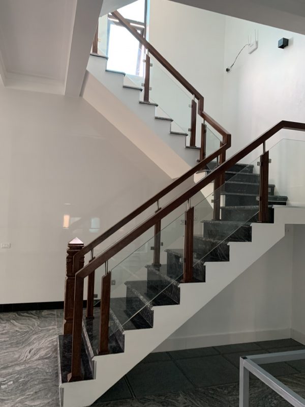 cầu thang kính ở quảng bình